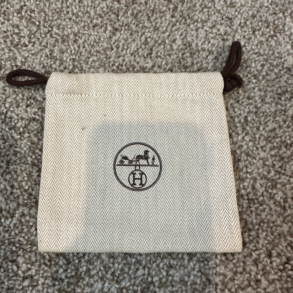 Stylish Cream Drawstring Bag - image 1